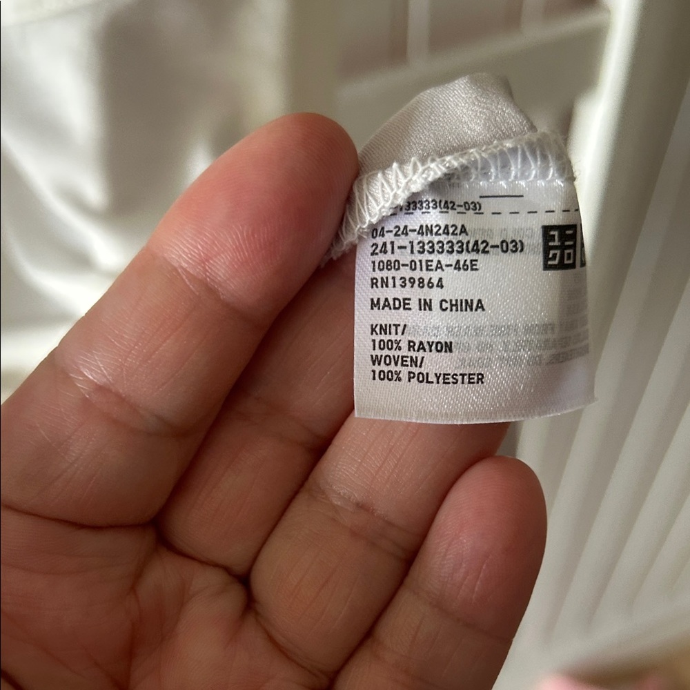 Uniqlo White Tank Top with Pocket - Picture 4 of 4